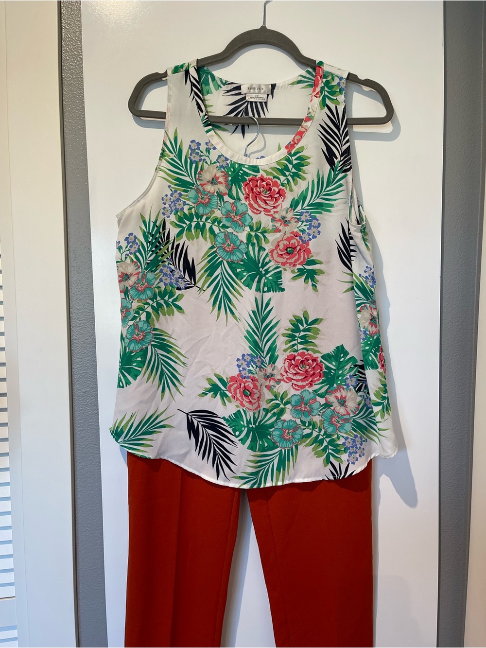 Van Heusen Women’s L Tropical Floral Sleeveless Blouse Palm Print Tunic Top